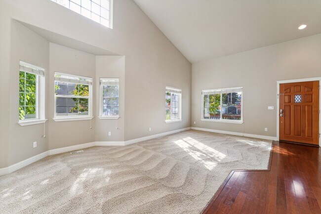 Building Photo - AVAILABLE FOR SHOWING ON 10/15!