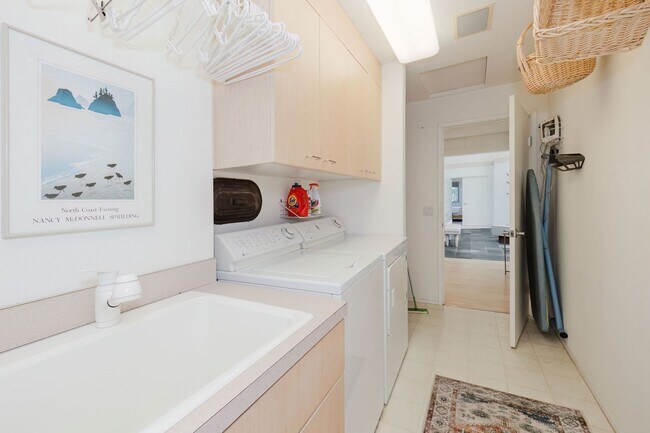 Building Photo - Furnished Bainbridge Island Waterfront Home with Incredible Views