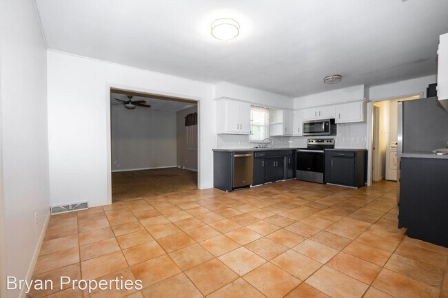 Building Photo - 3 br, 2 bath House - 2825 S. Stewart Ave