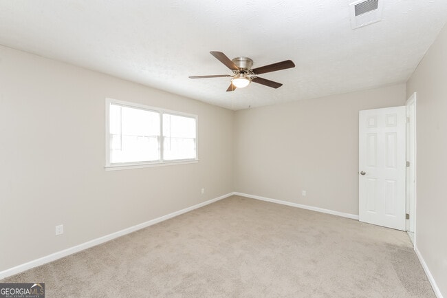 Building Photo - 4702 Lucerne Valley Rd SW