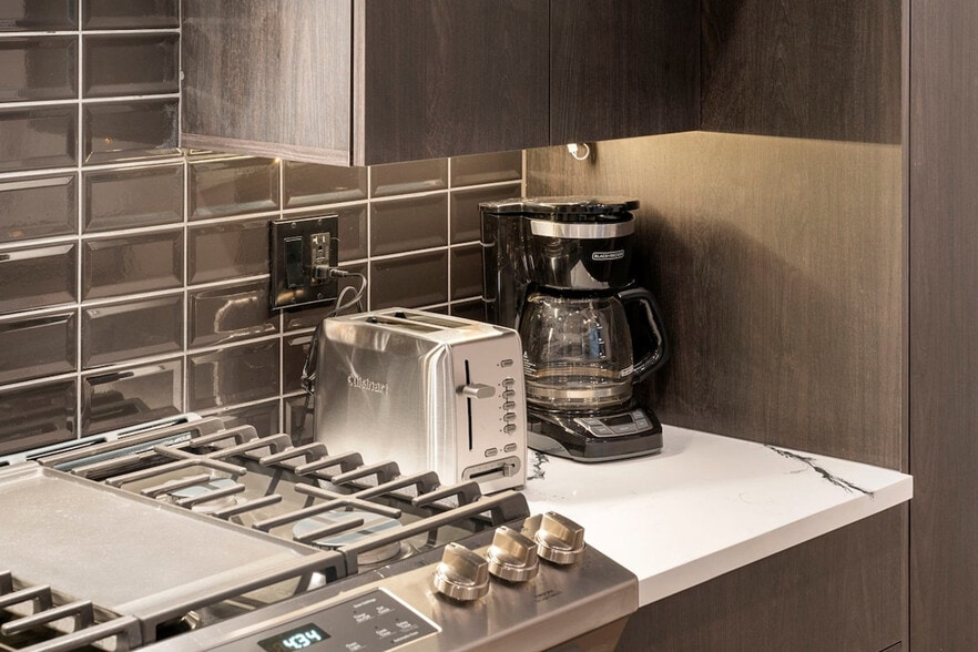 Building Photo - 318 W Grand Ave