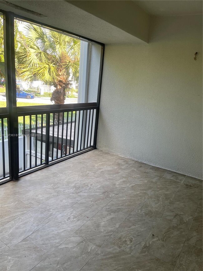 Building Photo - 6695 Racquet Club Dr