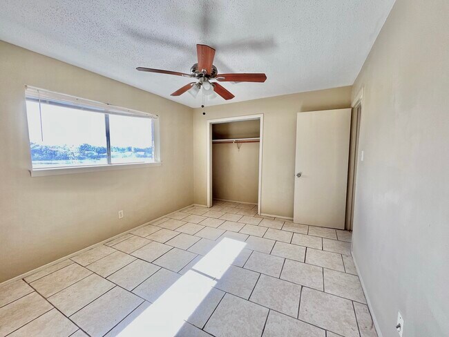 Building Photo - 3021 Sycamore Ave