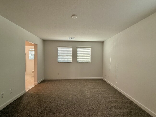 Building Photo - 3 BED 2.5 BATH 2 CAR GARAGE TOWNHOUSE IN CADENCE HENDERSON WITH LOFT