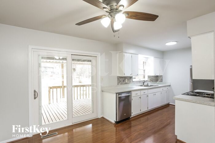 Building Photo - 7625 NW Milrey Dr