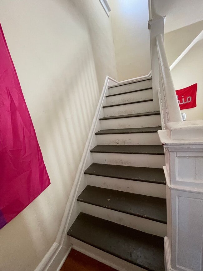 Building Photo - 3 bedroom 1 bath single family home with y...