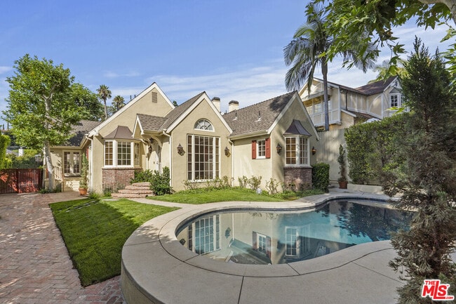 Building Photo - 1240 N Doheny Dr