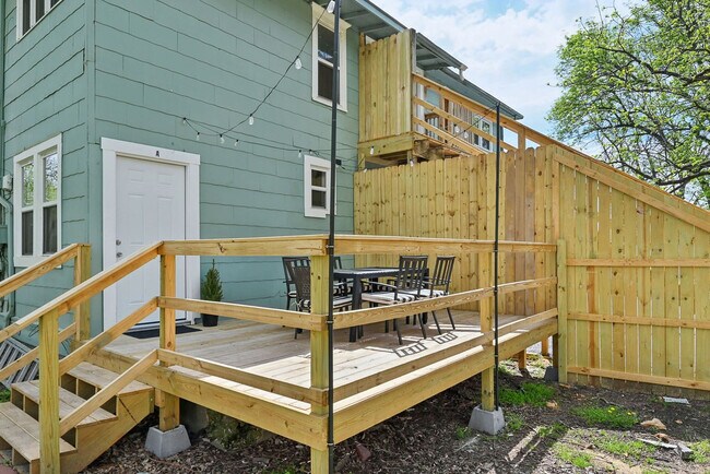 Building Photo - 408 S Wright St