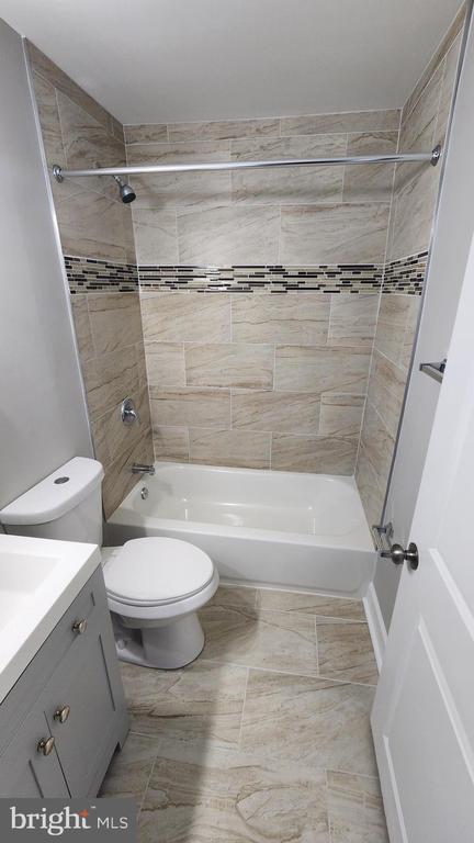 Building Photo - 2527 Kirk Ave