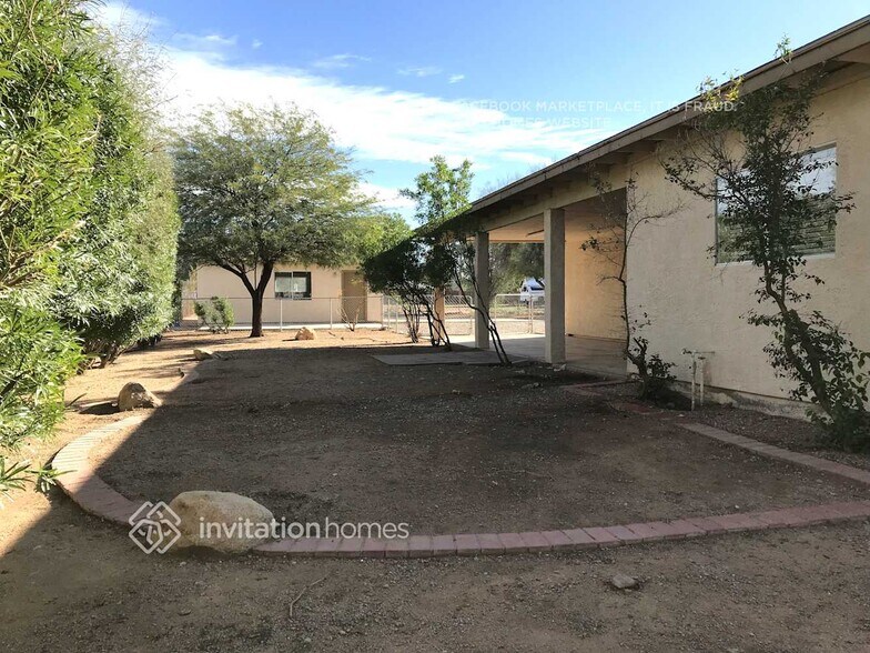 Building Photo - 2110 W Roundup St