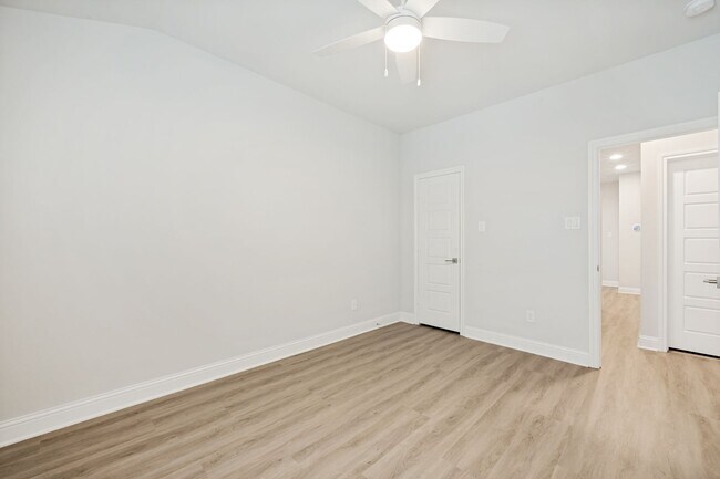 Building Photo - Modern 3 Bedroom, 2.5 Bath Townhome in a Gated Community for Lease!