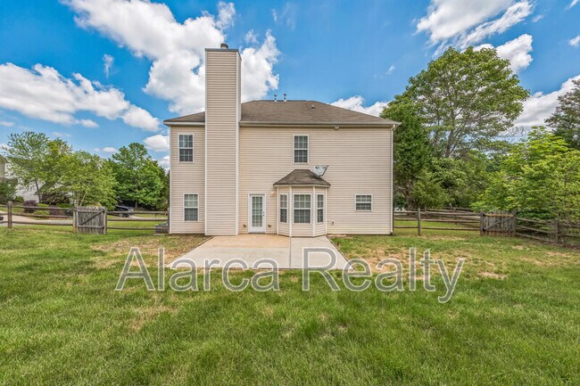 Building Photo - 2069 White Cedar Ln