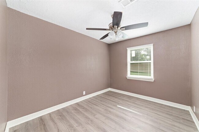Building Photo - 9333 Fairland Dr