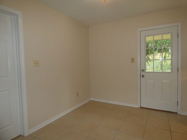 Building Photo - Comfortable/Affordable 3/1.5 - Pace