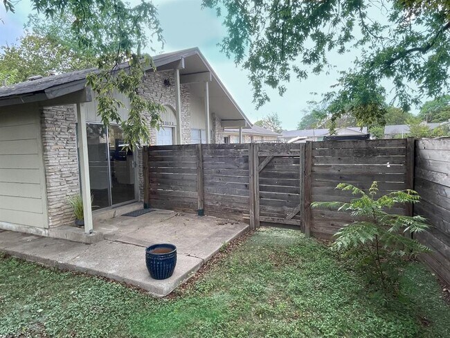 Building Photo - 10009 Quail Valley Blvd