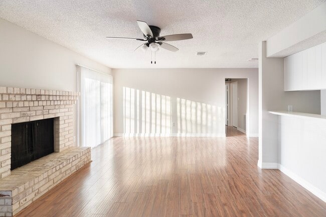 Building Photo - 2135 Whiteback Dr