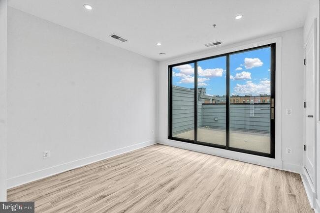 Building Photo - 11236 Bunsen St