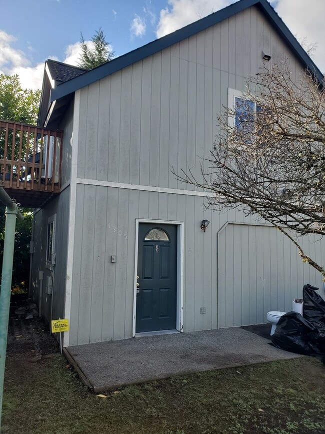 Primary Photo - Large 1 Bedroom Home