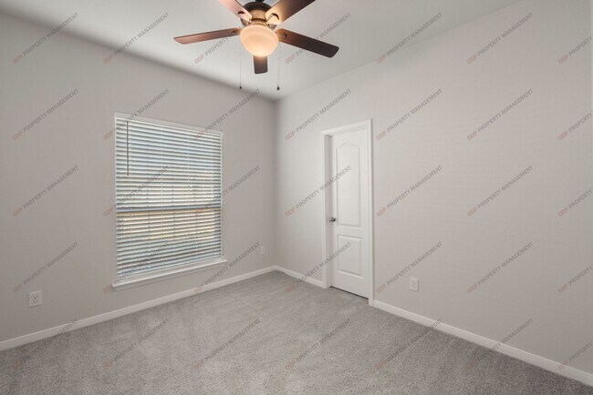 Building Photo - 725 Gingham Trl