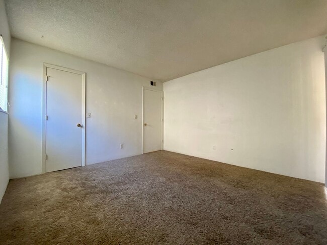 Building Photo - 1 Bed 1 Bath Aurora Condo Located Near Che...