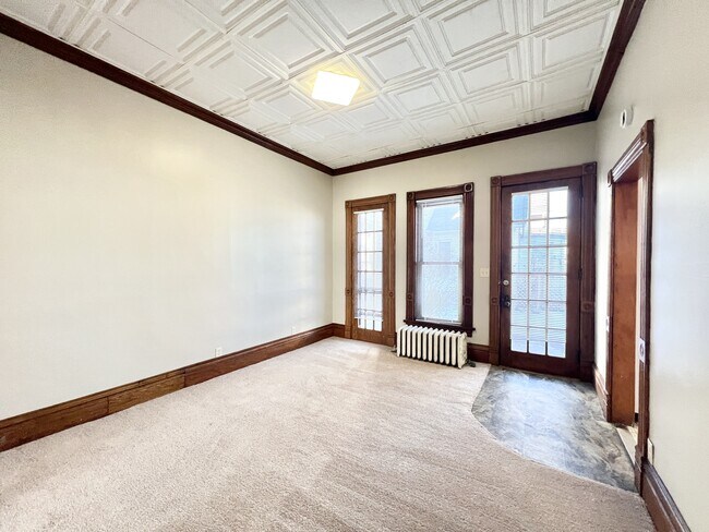Building Photo - 747 Parker Ave
