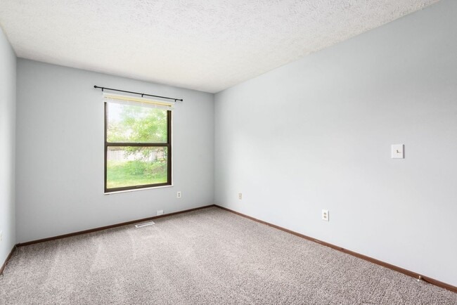 Building Photo - 3862-3864 Petzinger Road