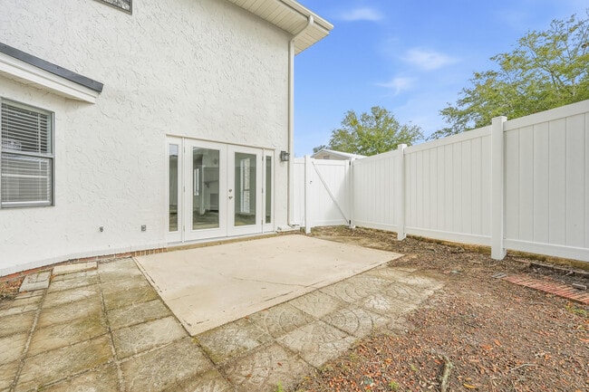 Building Photo - 120 Dyer St