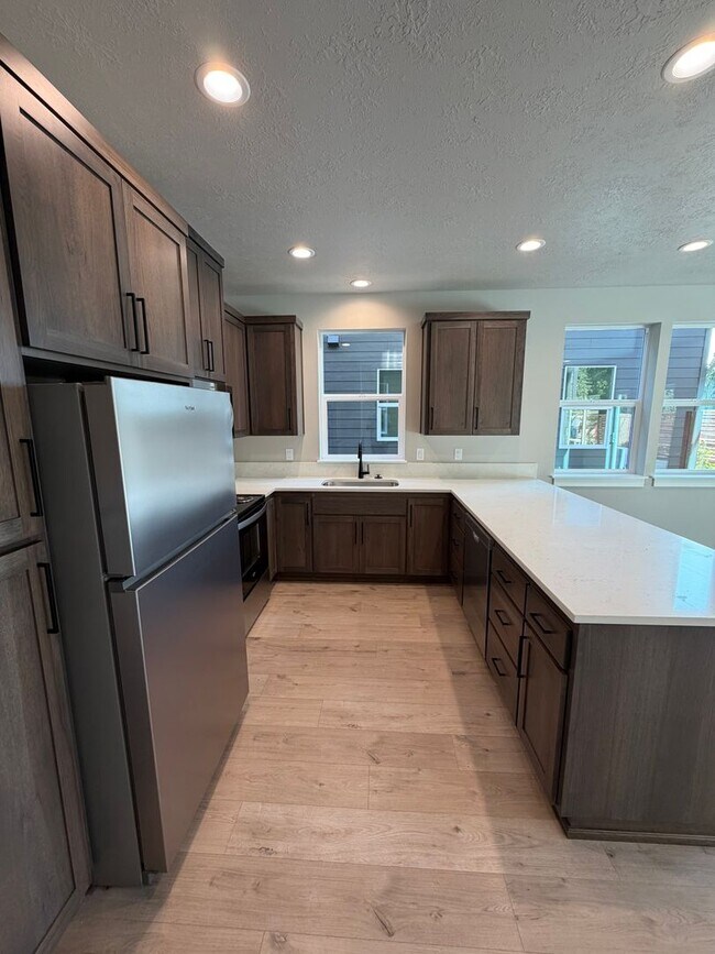 Building Photo - 1123 Sally Ln