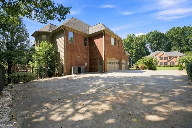 Building Photo - 5170 Deerlake Dr