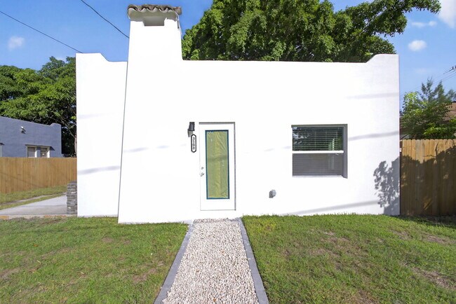 Building Photo - 3108 Greenwood Ave