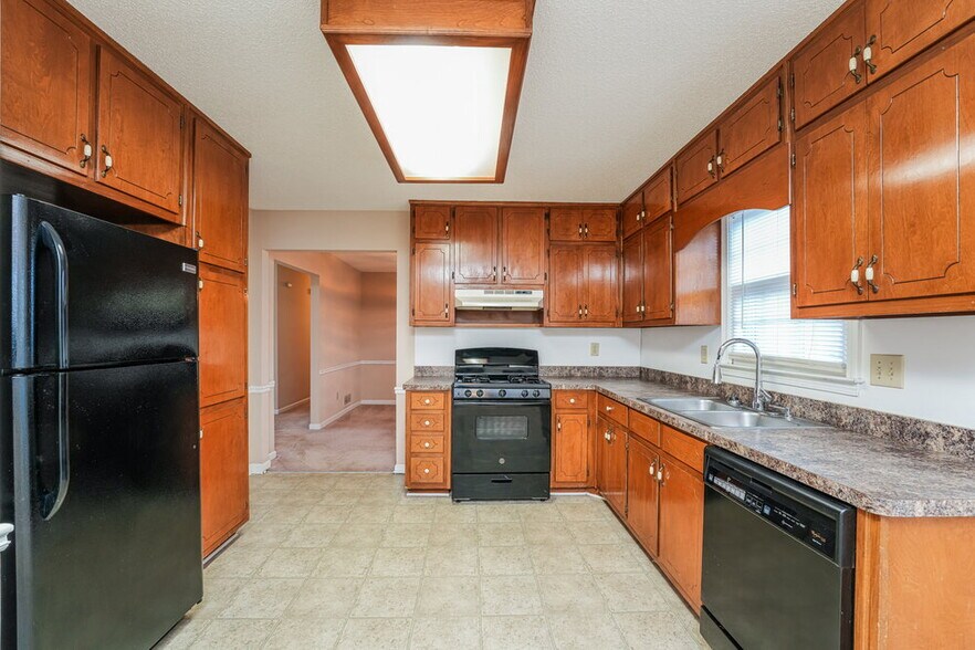 Building Photo - 3138 Rock Pine Way