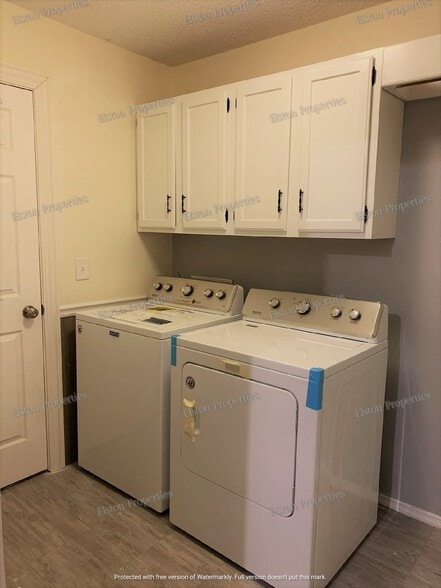 Building Photo - 804B S Okaw