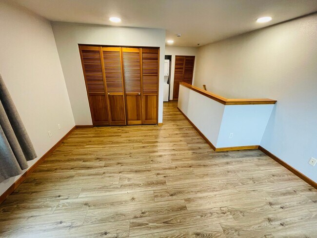 Building Photo - Top Floor 1bdrm Condo with River Views and Private Deck | Most Utilities & Parking Included!