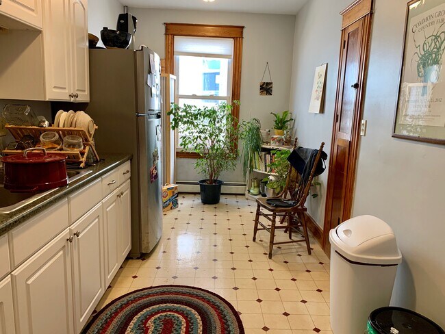 Building Photo - 21 Fessenden St