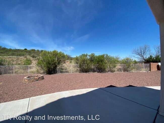Building Photo - 5 br, 3 bath House - 372 Camino De las Casita