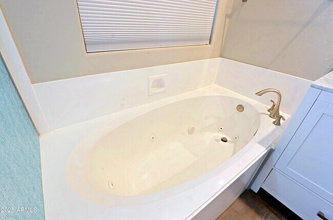 Building Photo - 6939 E Bramble Berry Ln