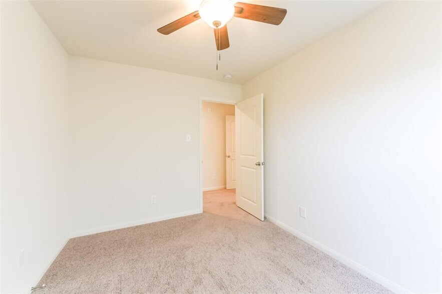 Building Photo - 15238 Snowdrop Field Dr