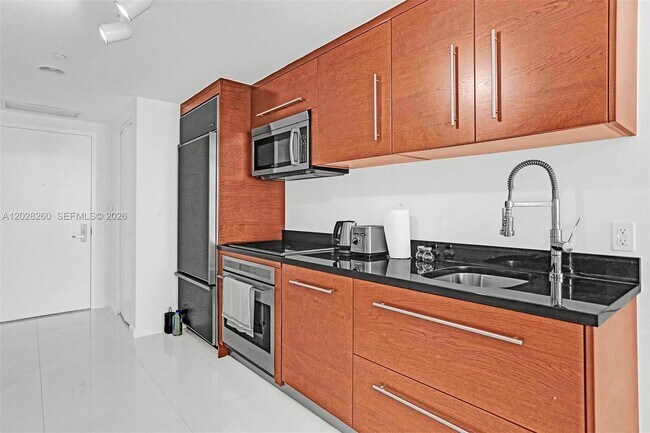 Building Photo - 475 Brickell Ave