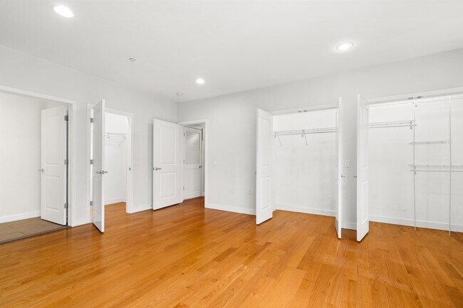 Building Photo - 296 Grand St