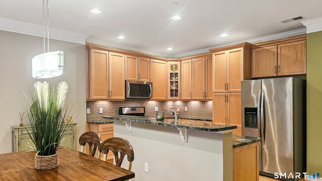 Building Photo - 203 Center Meadow Ln