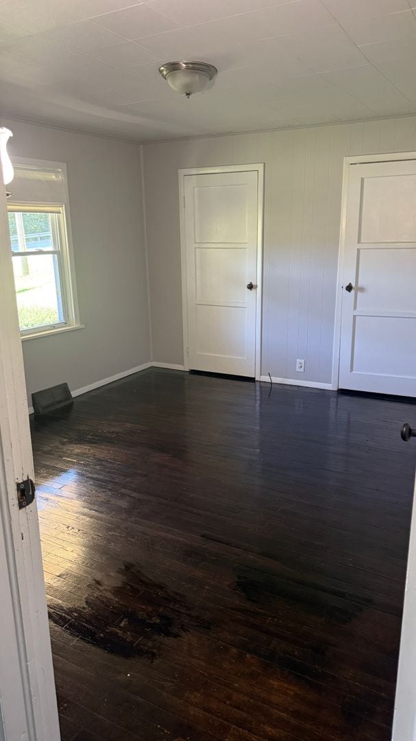 Building Photo - 2 bedroom side by side duplex ready now!