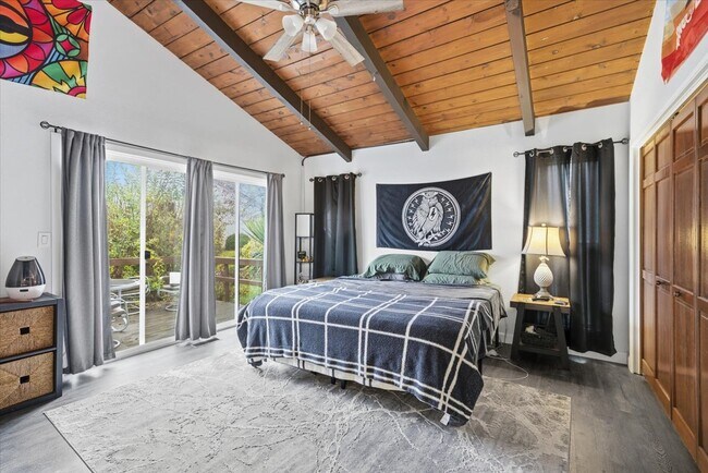 Building Photo - 401 Eastwood Dr