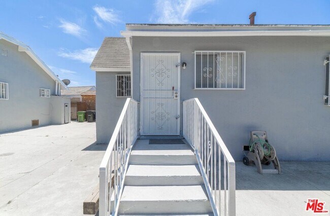 Building Photo - 12015 S Willowbrook Ave