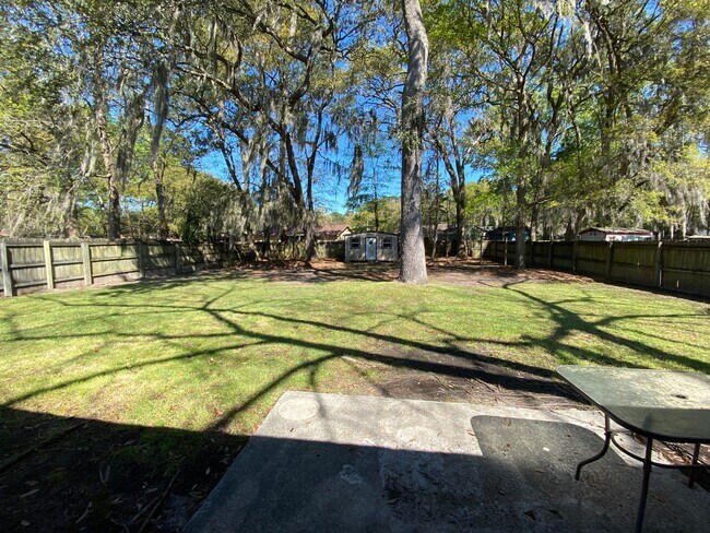 Building Photo - 4 bedroom 2 bath in Village Green