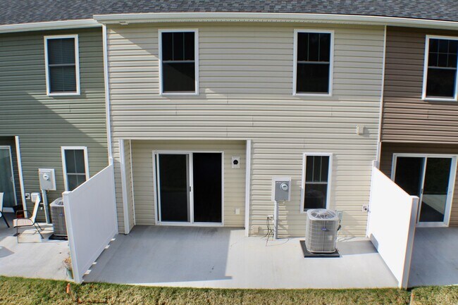 Building Photo - Spacious 3-Bedroom Townhome for Rent – Steps from Sentara RMH!