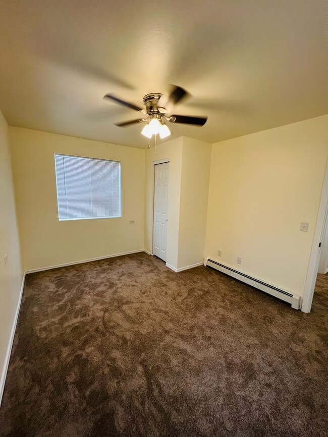 Building Photo - 915 Defoe St