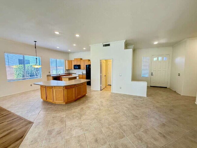 Building Photo - 885 W Aloe Pl