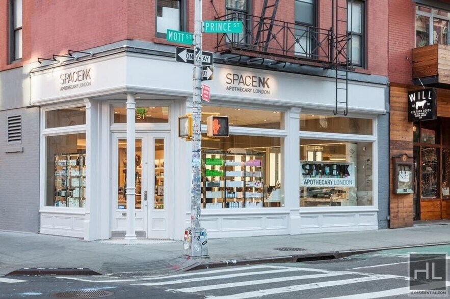Building Photo - MOTT ST.