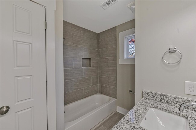 Building Photo - Beautiful House in East Nashville!