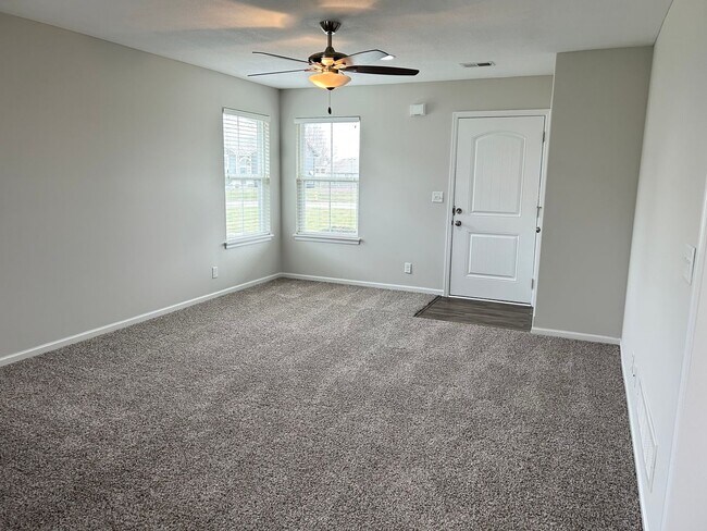 Building Photo - 2 Bed | 2 Bath | 2 Car Garage Single Level Home in Raymore